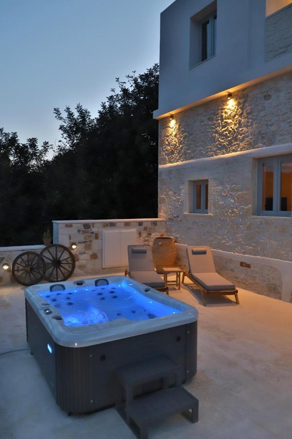 Amvikas Suites-Sitia Luaran gambar